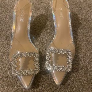 Vinyl heel with fake diamonds